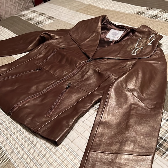 Beautiful deep coffee tones with great embroidery and glitter - Picture 3 of 7